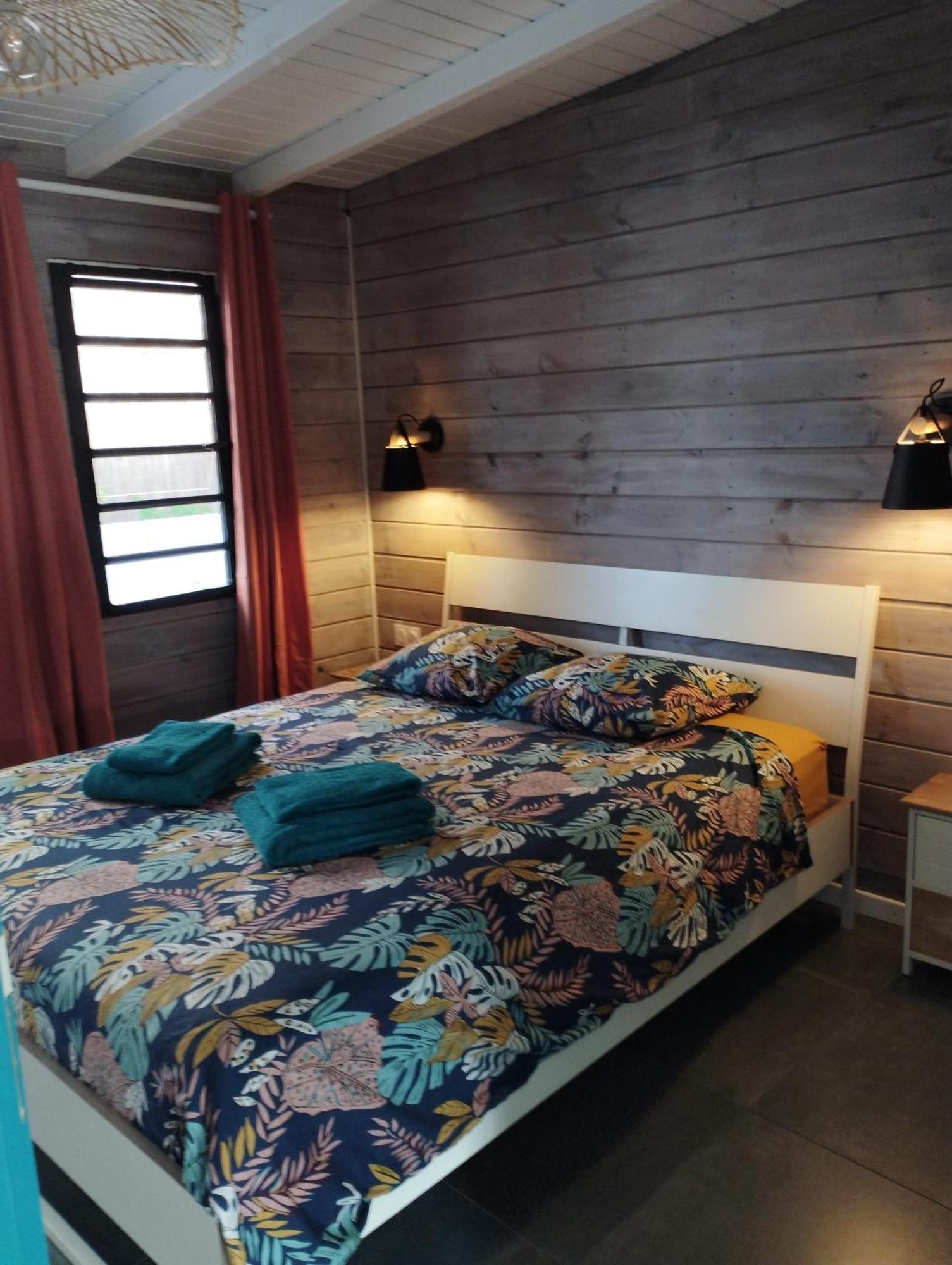 Les Coulirooms - Gite Sainte-Anne  Exterior foto